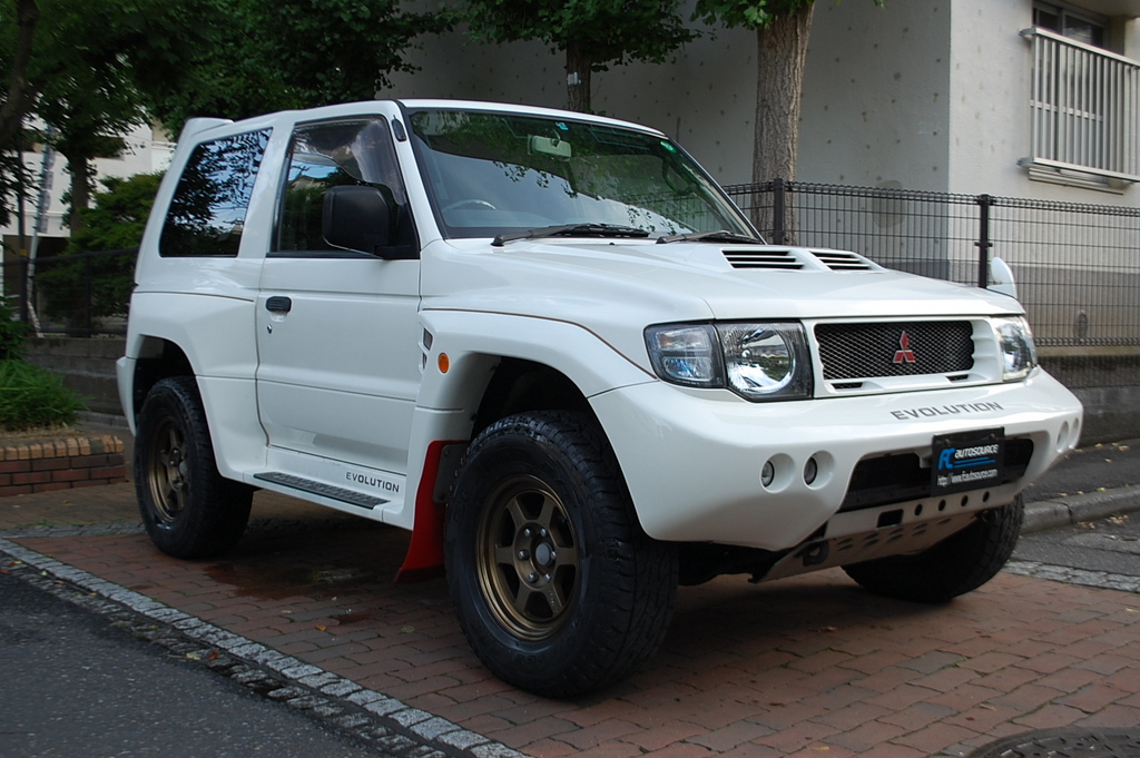 Pajero Evolution 5spd with Bronze Volks Racing alloys!